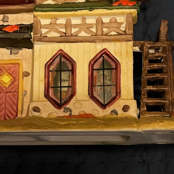 Ceramic Lighted Cottage Fall Christmas Village Decor Lemax Royal - Picture 8 of 9